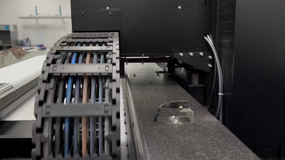 數碼(ma)印花機導(dao)軌保養的(de)步驟